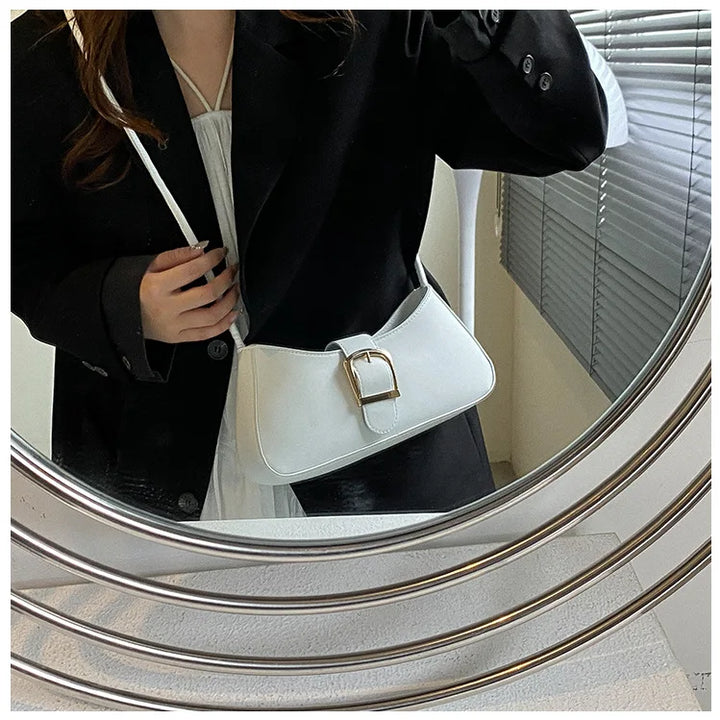Baguette bag, design minimalista meia-lua, alça curta